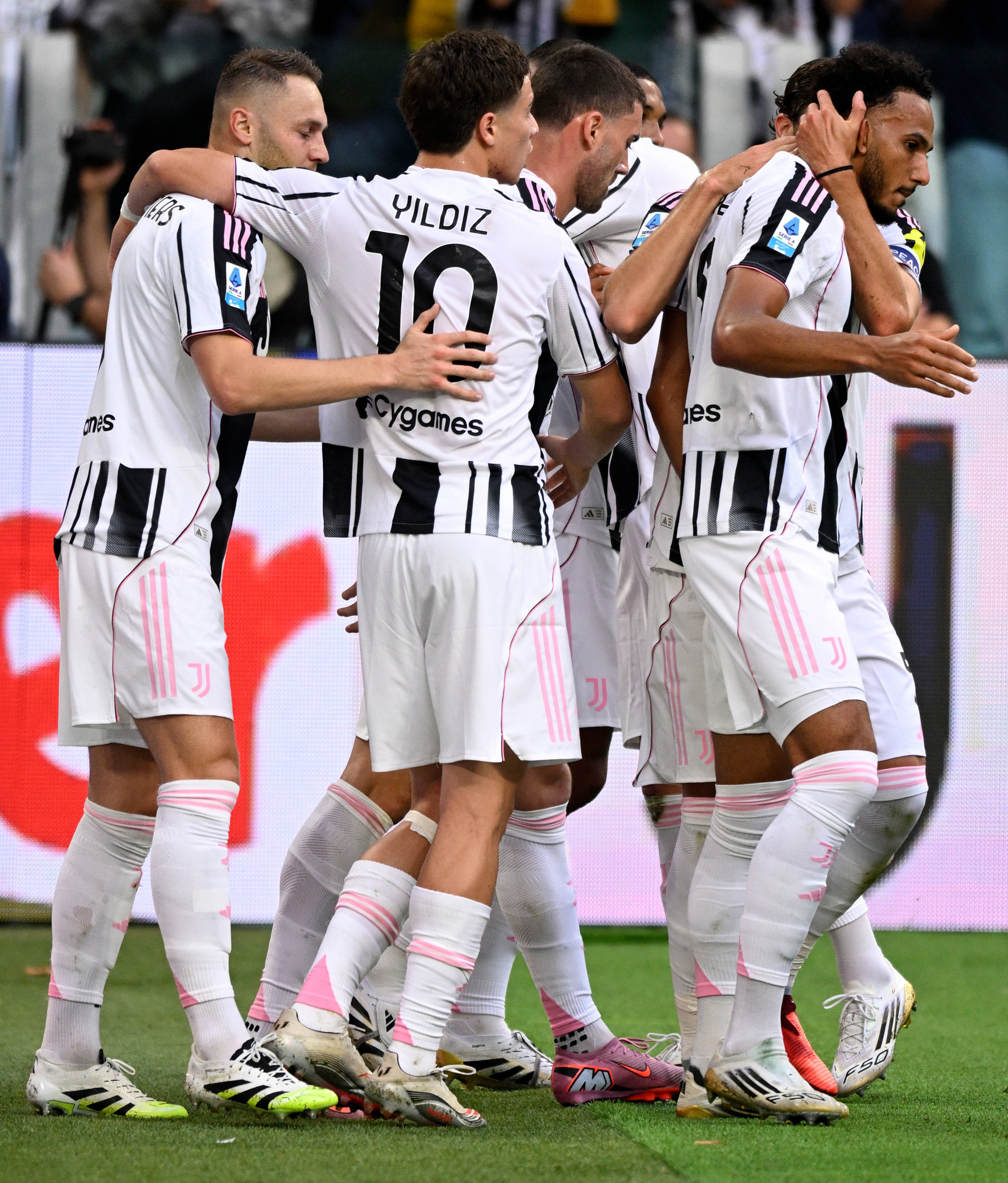 包含从AC米兰临场应变备战意大利杯到上海久事国际比赛日回应争议，尤文图斯围绕德甲强势反弹的词条开云官方网站